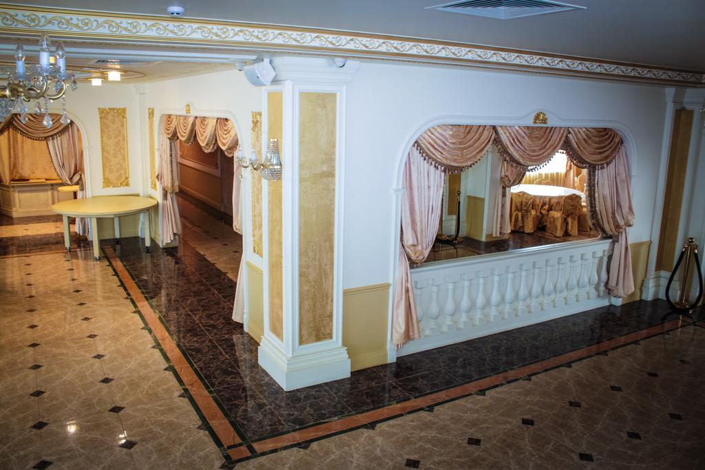 Korona Hotel Yaroslavl Buitenkant foto